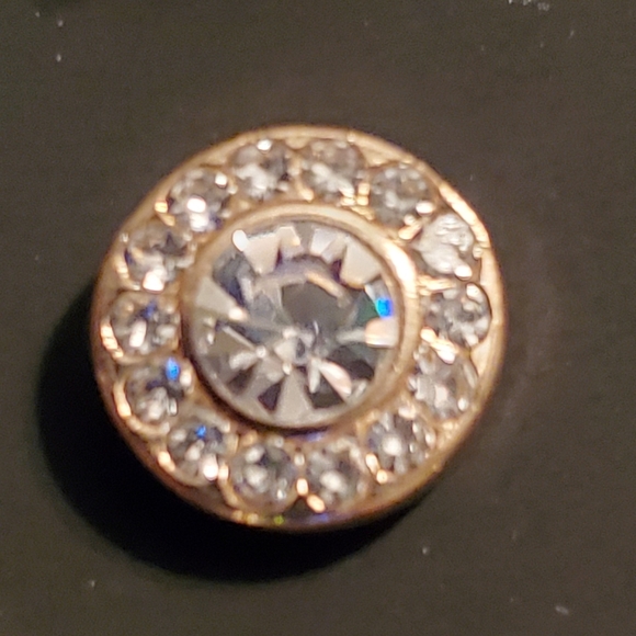 Guess Earrings - Picture 4 of 6